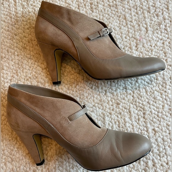 Bella Vita Taupe on Taupe Heeled Shootie - Picture 2 of 7